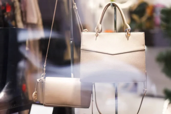 contrefacon luxe scaled - Acheter du faux, ce n'est plus un tabou surtout chez les jeunes