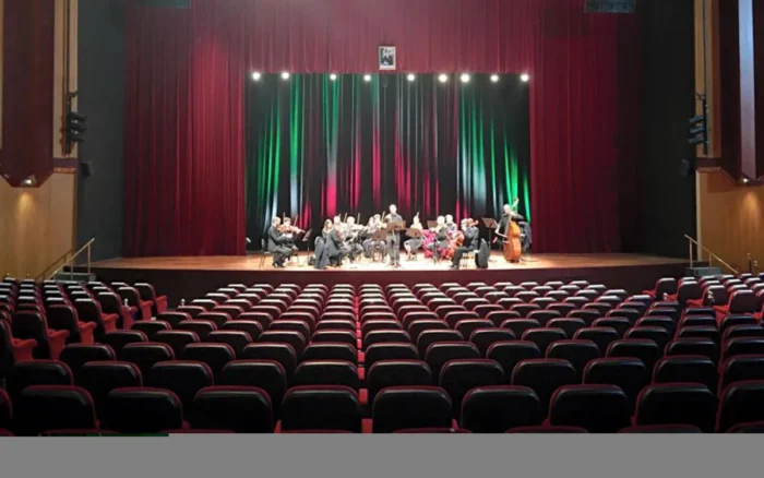 theatre marocain scaled - Célébration de la journée mondiale du théâtre, un programme national couvrant les différentes régions du Royaume