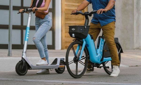 La micro-mobilité s’impose comme une réponse concrète aux contraintes des grandes villes. En permettant de parcourir quelques kilomètres