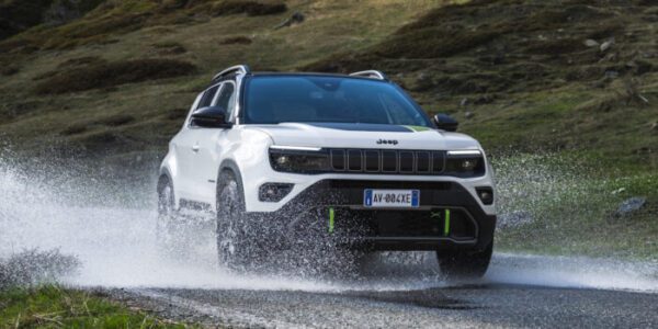 Hero Picture Jeep Avenger 4xe 600x300 - Jeep Avenger 4xe : le nouveau SUV hybride qui allie puissance, liberté et innovation