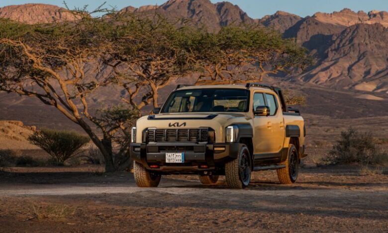 1. Kia Tasman Tackles Jordans Most Demanding Terrains in Landmark Desert Drive Experience Image One 780x470 - Kia Tasman : le pick-up qui redéfinit l’utilité; design affirmé, techno de pointe et modularité pratique