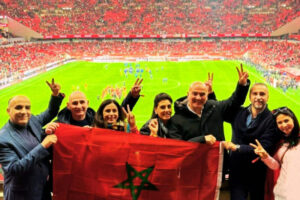 Photo ONMT Relaie la CAN 300x200 - Beige White Minimalist Pattern Page Border Document (A4 Landscap