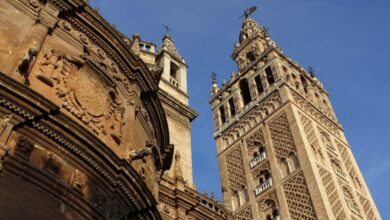 giralda a seville 390x220 - Tourisme : l’Espagne frôle les 100 millions de visiteurs, entre performance économique et tensions sociales