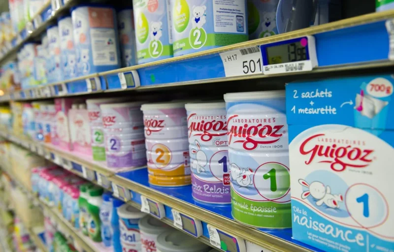 lait infantile - Laits infantiles : un rappel massif chez Nestlé après la détection d’un risque bactérien