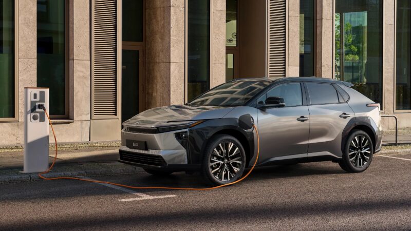 BZ4X 4 - Toyota bZ4X : 529 900 DH au Maroc, le SUV 100 % électrique arrive avec 525 km d’autonomie