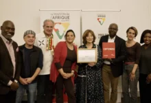 Remise du Prix Nid dartistes 220x150 - Édition : « Nid d’artistes » primé à Paris, une collection marocaine au service de la mémoire culturelle africaine