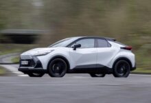 toyota chr 2024 BD 02 220x150 - Toyota lance au Maroc la nouvelle génération du C-HR, entre design radical et hybridation avancée