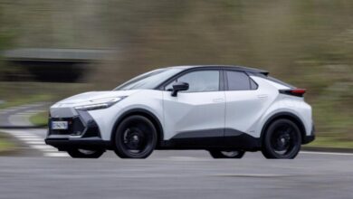 toyota chr 2024 BD 02 390x220 - Toyota lance au Maroc la nouvelle génération du C-HR, entre design radical et hybridation avancée