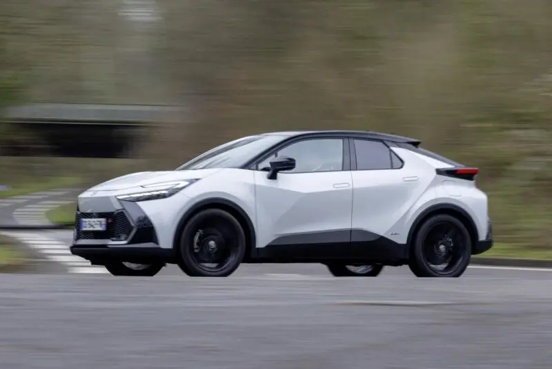 toyota chr 2024 BD 02 - Toyota lance au Maroc la nouvelle génération du C-HR, entre design radical et hybridation avancée